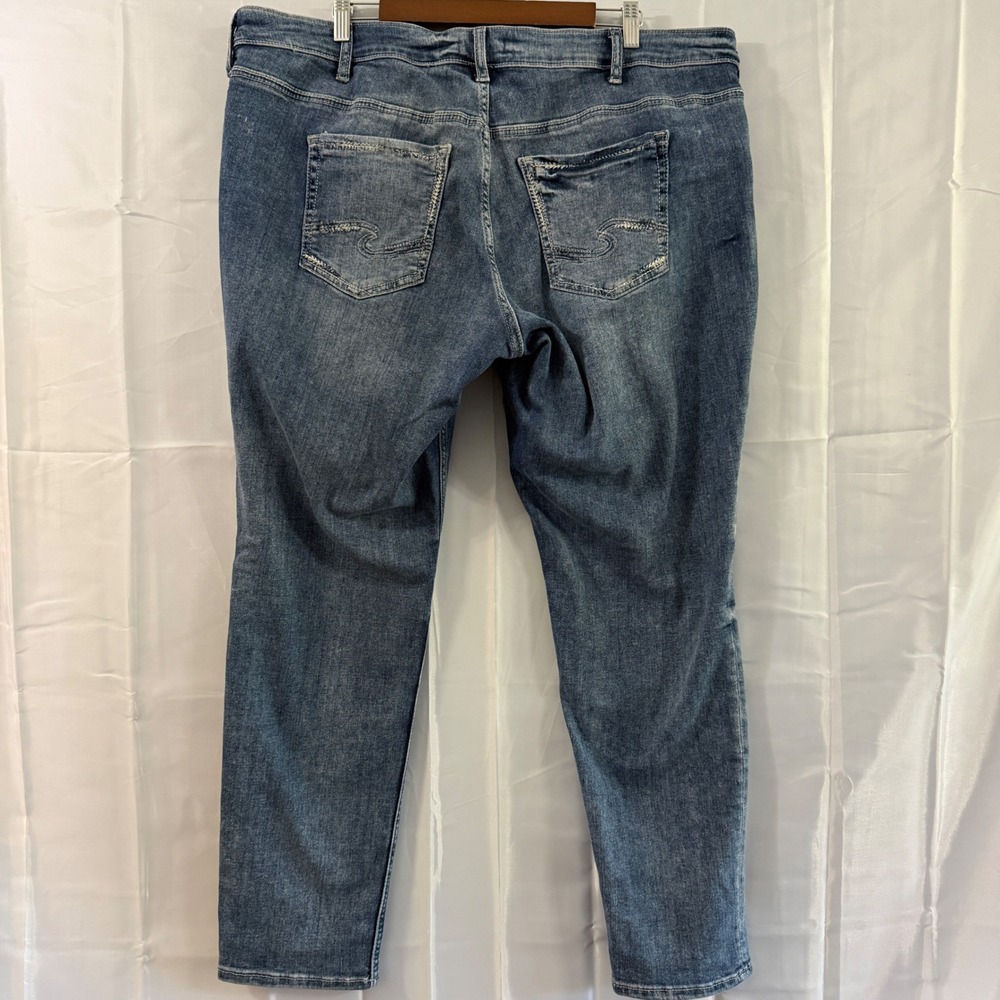 Silver Jeans Co Girlfriend Medium Wash Mid Rise Denim Jeans 20W L29 fits 43x31 - Picture 2 of 7